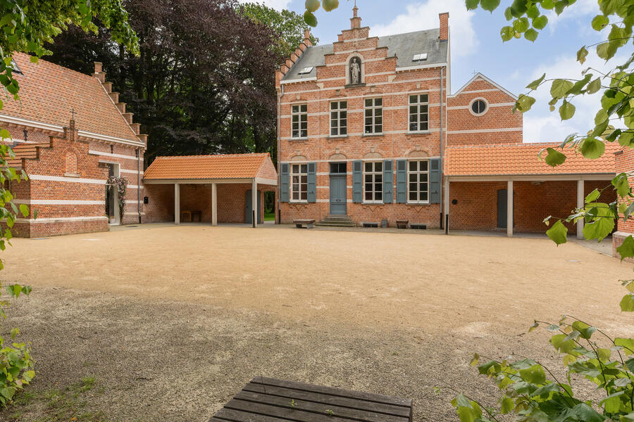 te koop huis hoogstraten kloosterplein 2