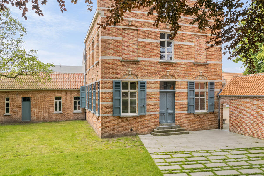 te koop huis hoogstraten kloosterplein 2